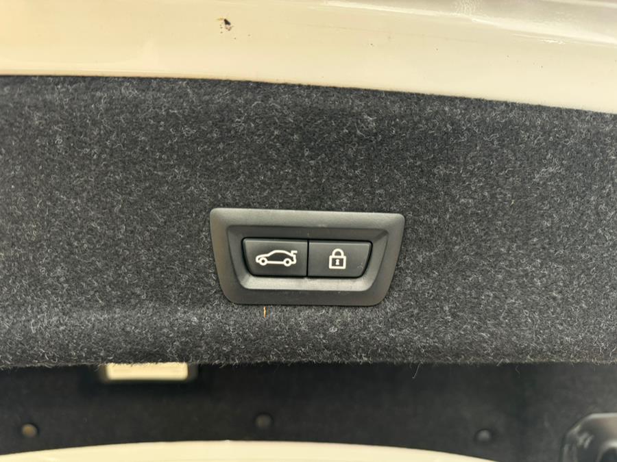 2021 BMW 3-Series 330i xDrive Sedan North Americ photo