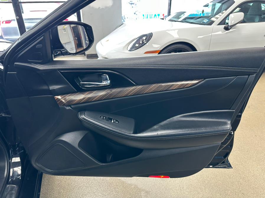 2017 Nissan Maxima PLATINUM photo
