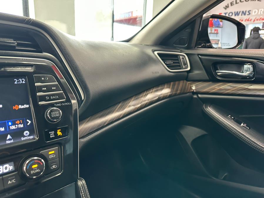 2017 Nissan Maxima PLATINUM photo