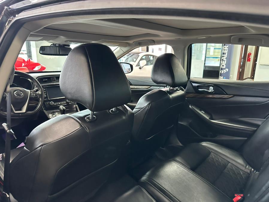 2017 Nissan Maxima PLATINUM photo