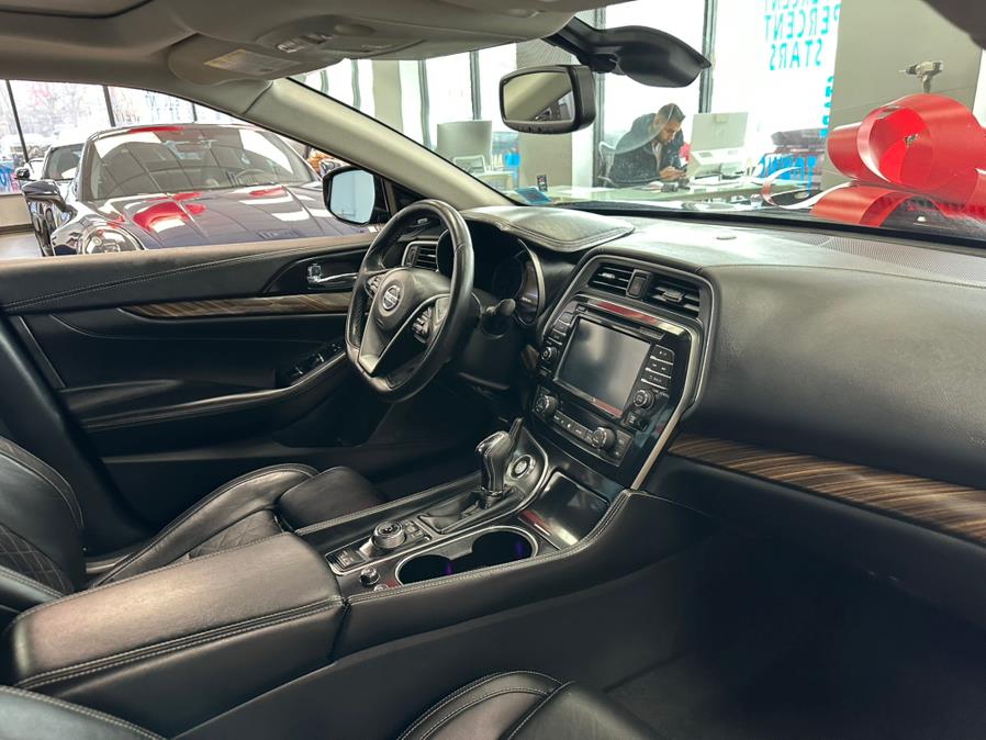 2017 Nissan Maxima PLATINUM photo