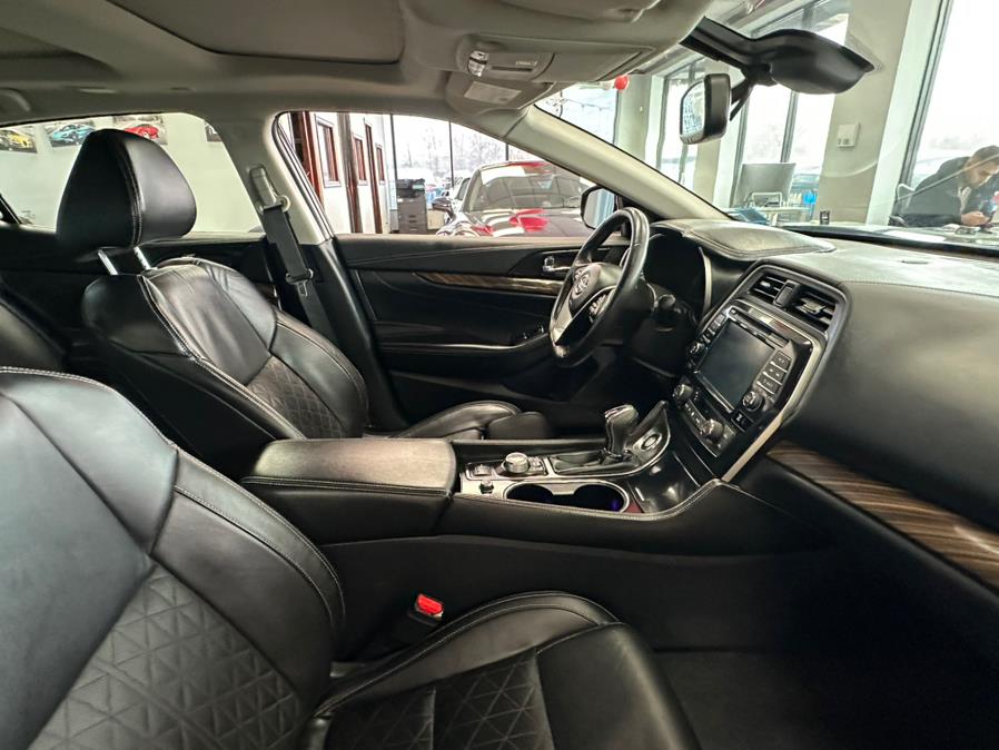 2017 Nissan Maxima PLATINUM photo