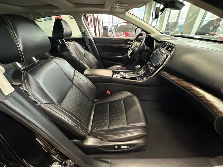 2017 Nissan Maxima PLATINUM photo