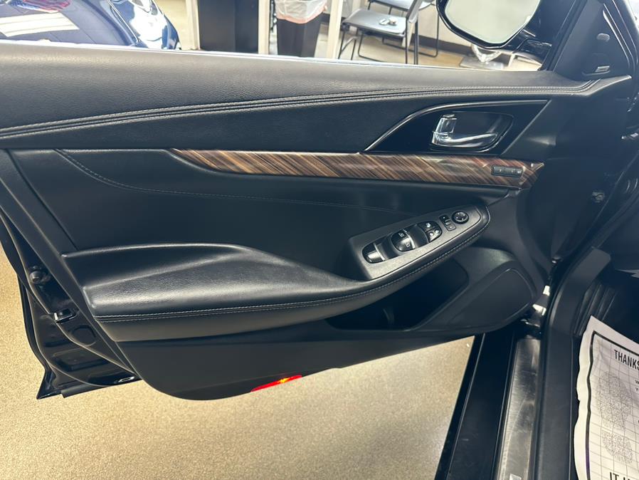 2017 Nissan Maxima PLATINUM photo