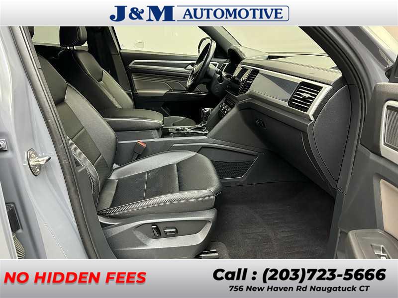 2022 Volkswagen Atlas Cross Sport 3.6L V6 SEL R-Line photo