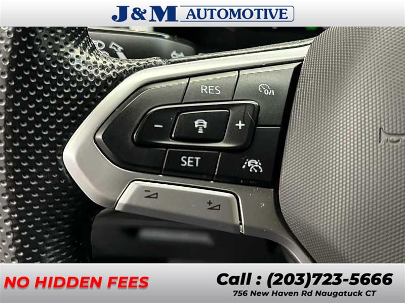 2022 Volkswagen Atlas Cross Sport 3.6L V6 SEL R-Line photo