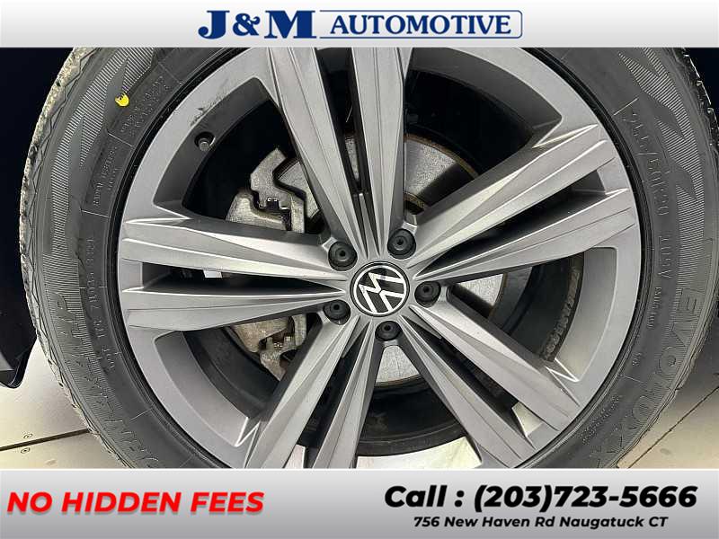 2022 Volkswagen Atlas Cross Sport 3.6L V6 SEL R-Line photo
