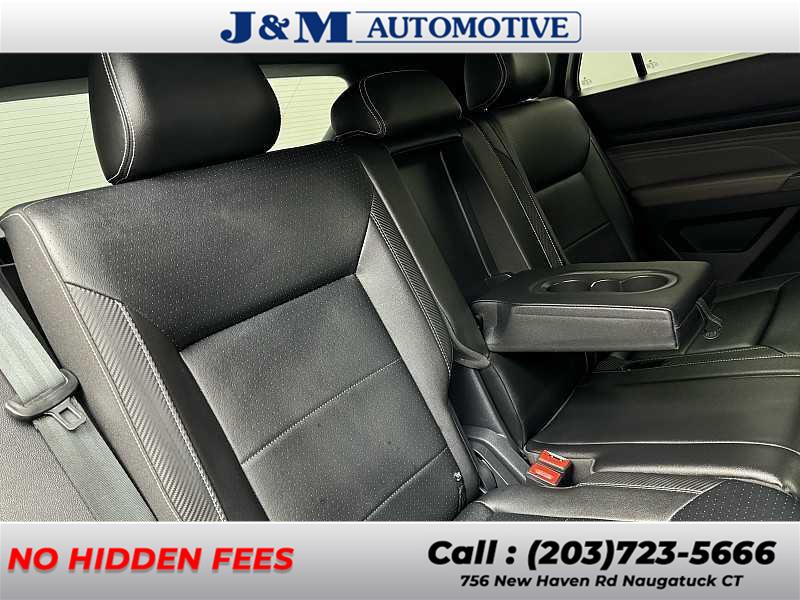 2022 Volkswagen Atlas Cross Sport 3.6L V6 SEL R-Line photo