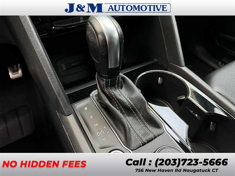 2022 Volkswagen Atlas Cross Sport 3.6L V6 SEL R-Line photo