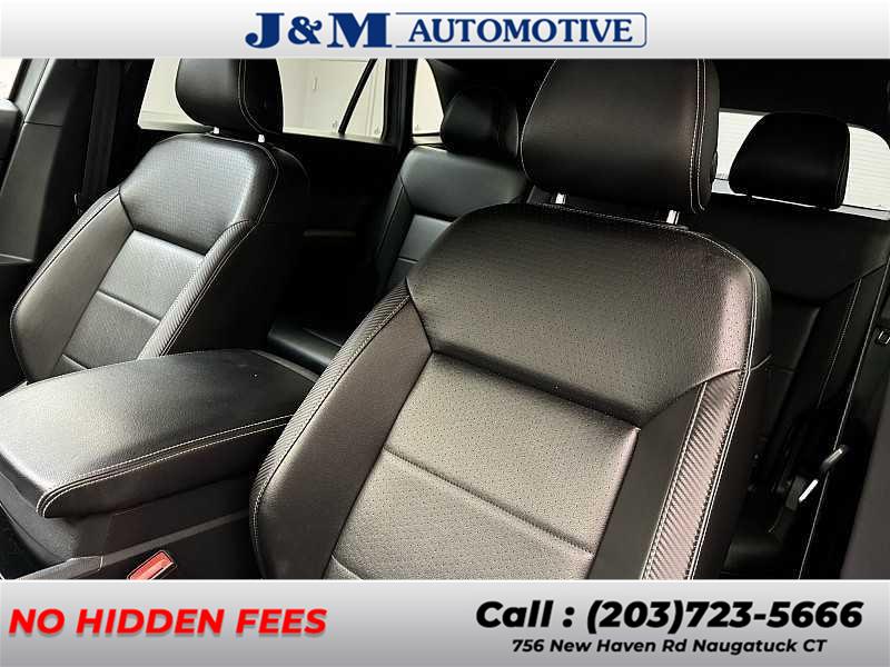 2022 Volkswagen Atlas Cross Sport 3.6L V6 SEL R-Line photo