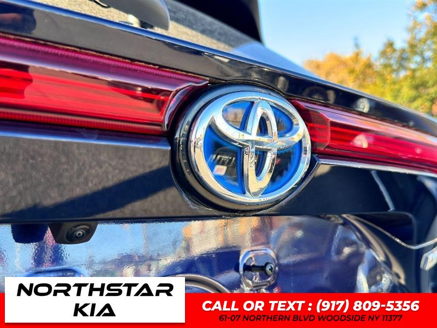2021 Toyota Venza LE photo