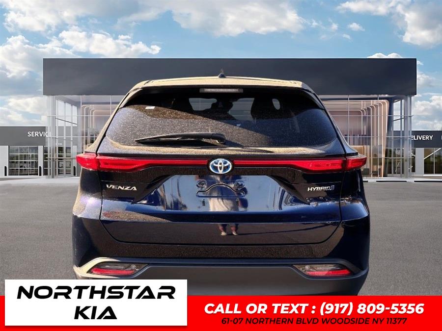 2021 Toyota Venza LE photo