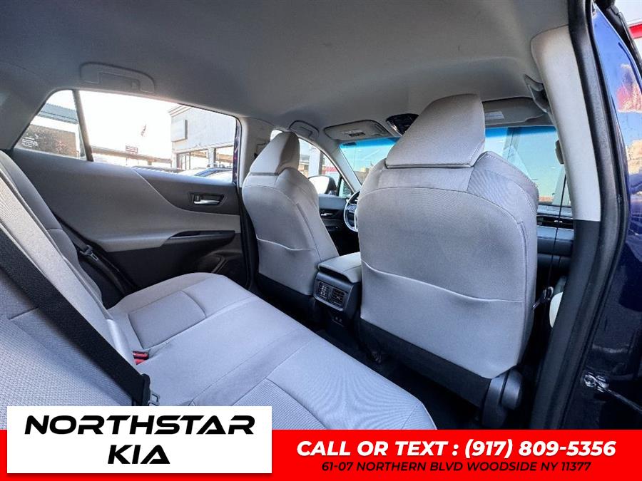 2021 Toyota Venza LE photo