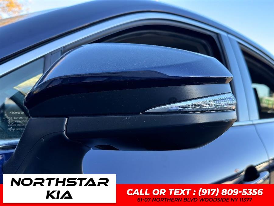2021 Toyota Venza LE photo
