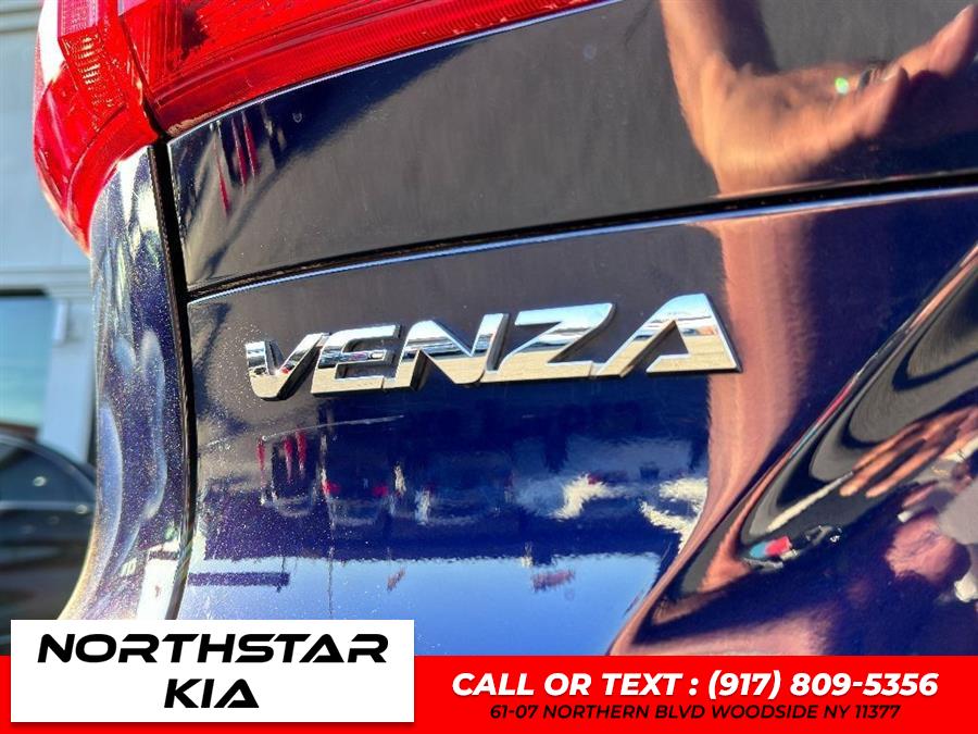 2021 Toyota Venza LE photo
