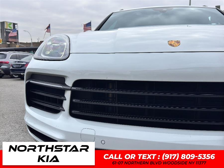 2022 Porsche Cayenne Base (Tiptronic) photo