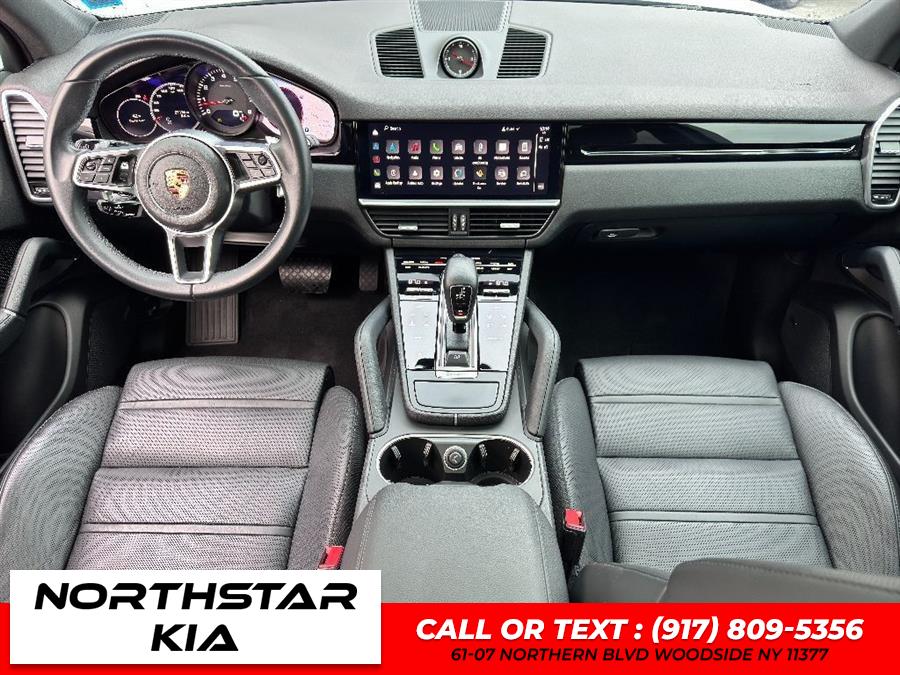 2022 Porsche Cayenne Base (Tiptronic) photo