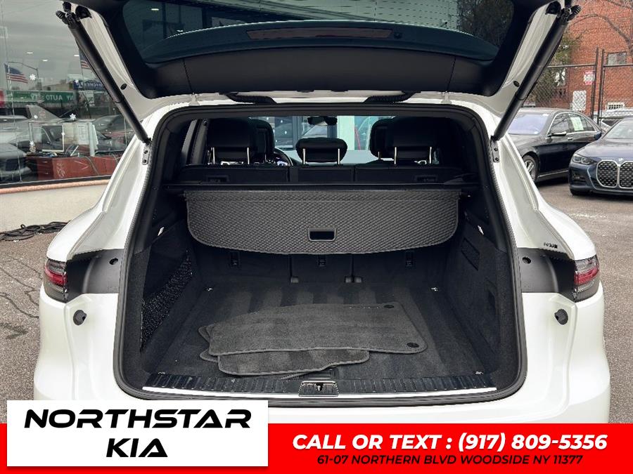 2022 Porsche Cayenne Base (Tiptronic) photo