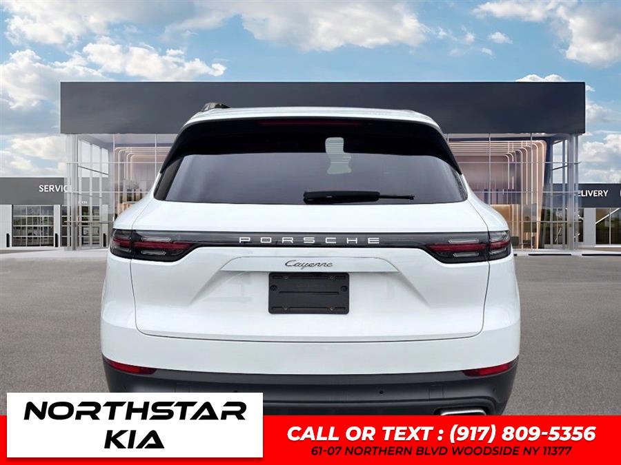 2022 Porsche Cayenne Base (Tiptronic) photo