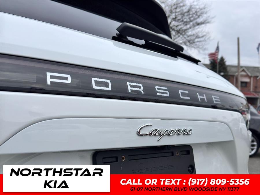 2022 Porsche Cayenne Base (Tiptronic) photo