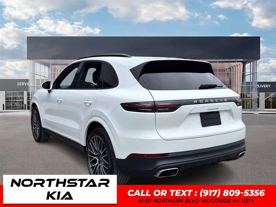 2022 Porsche Cayenne Base (Tiptronic) photo