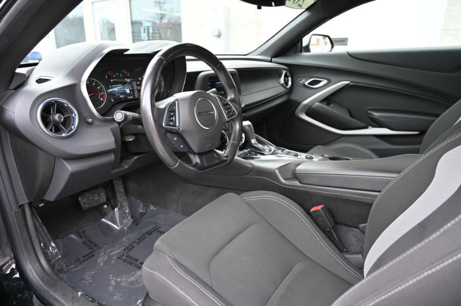 2023 Chevrolet Camaro 2dr Cpe 1LT photo