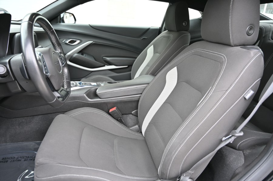 2023 Chevrolet Camaro 2dr Cpe 1LT photo