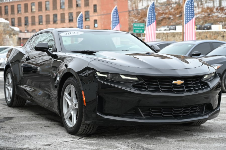 2023 Chevrolet Camaro 2dr Cpe 1LT photo