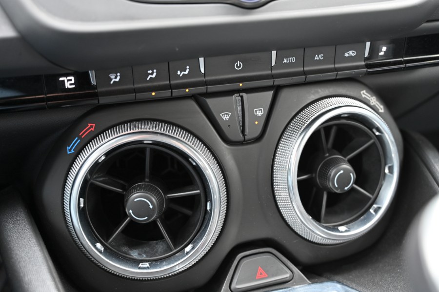 2023 Chevrolet Camaro 2dr Cpe 1LT photo