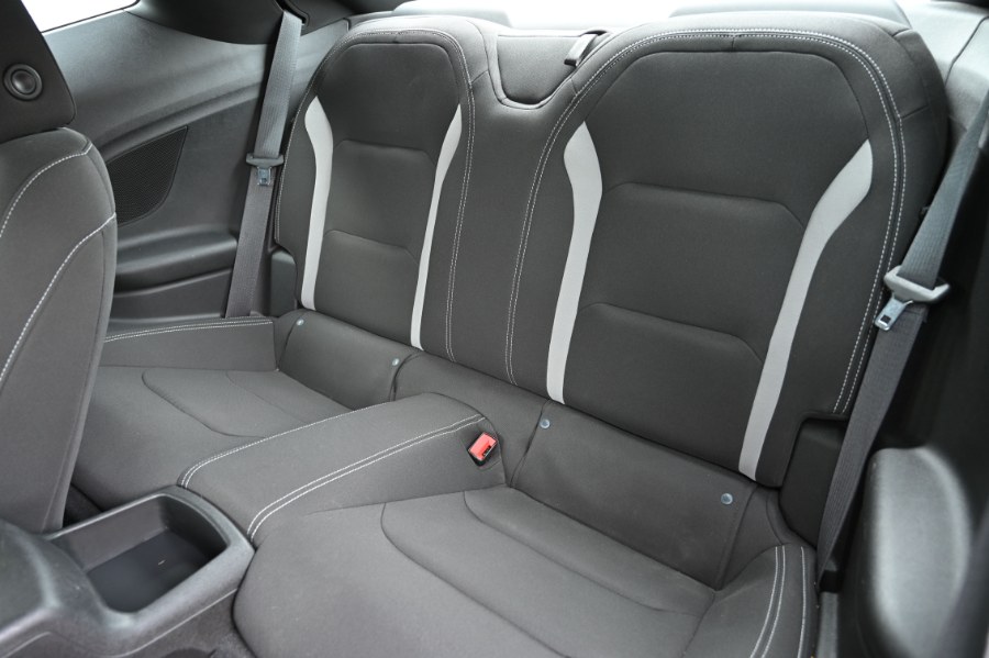 2023 Chevrolet Camaro 2dr Cpe 1LT photo
