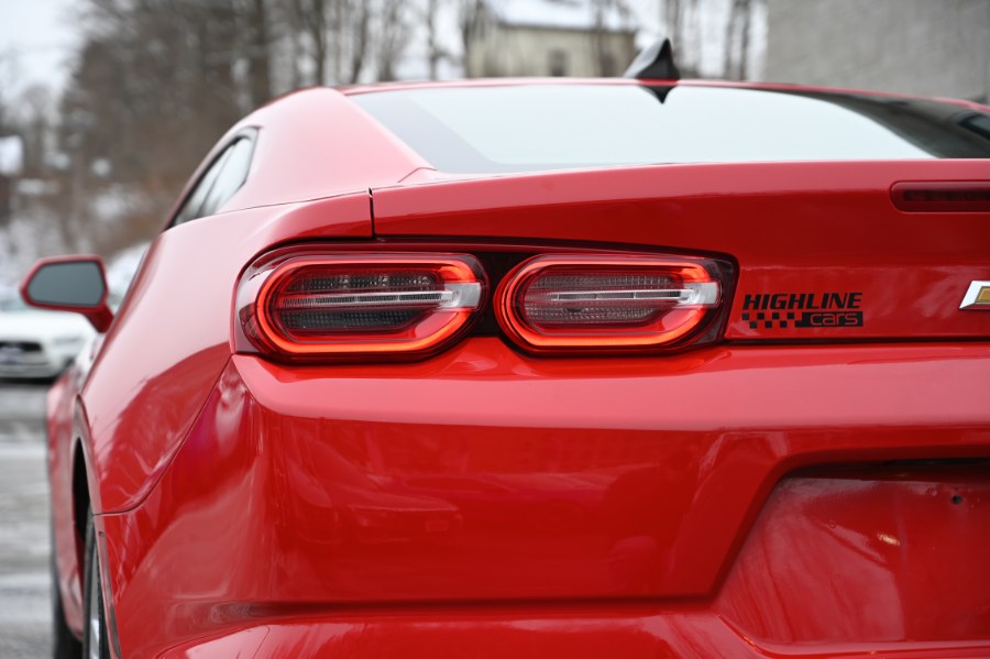 2022 Chevrolet Camaro 2dr Cpe 1LT photo