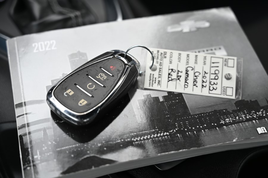 2022 Chevrolet Camaro 2dr Cpe 1LT photo