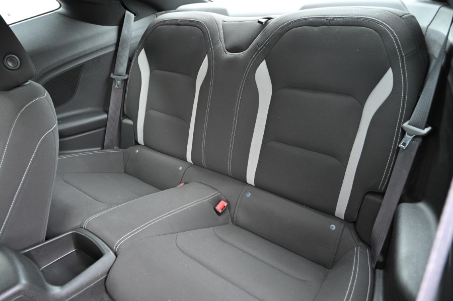 2022 Chevrolet Camaro 2dr Cpe 1LT photo