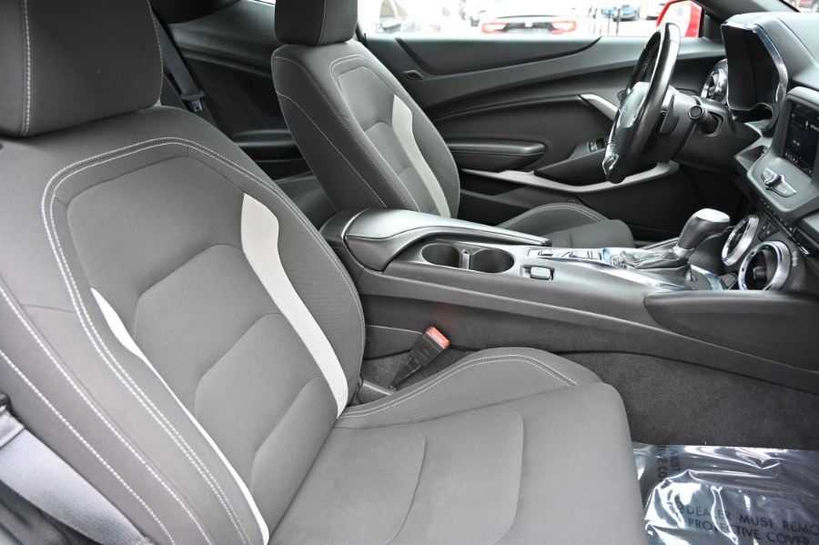 2022 Chevrolet Camaro 2dr Cpe 1LT photo