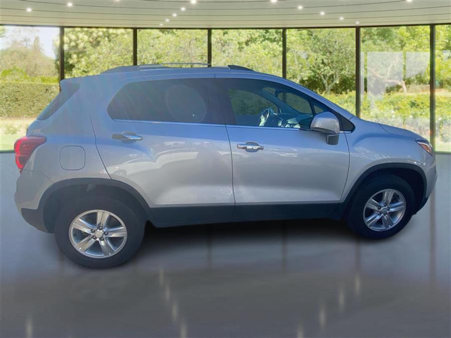 2019 Chevrolet Trax AWD 4dr LT photo
