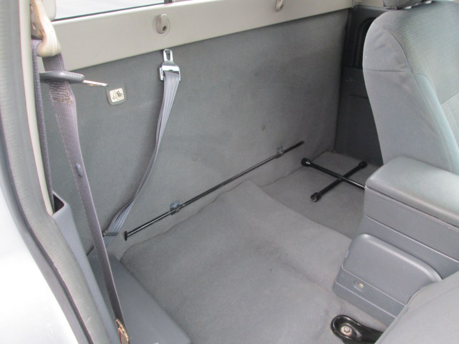 2004 Nissan Frontier Standard photo