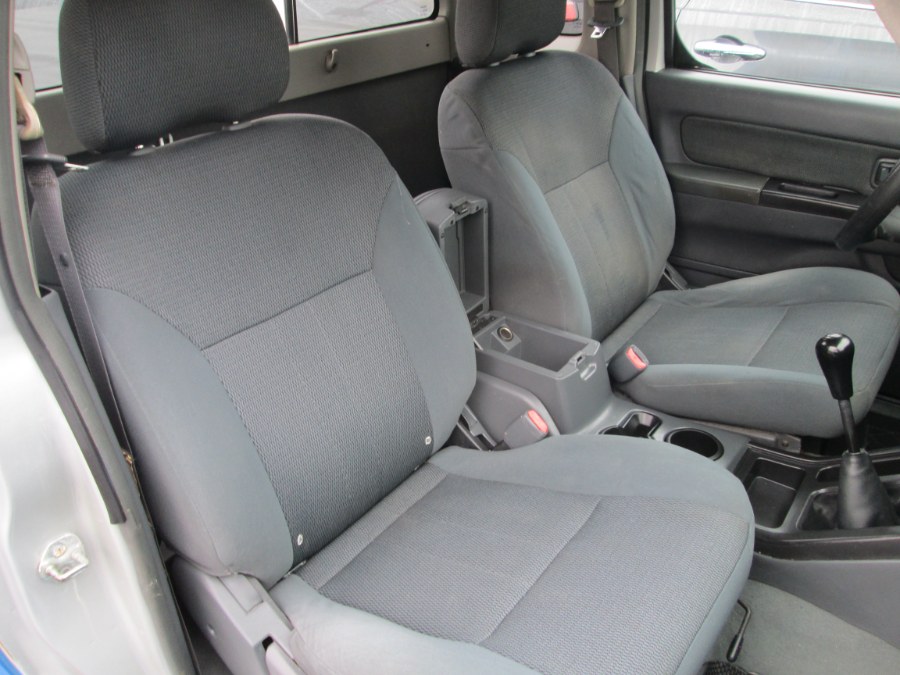 2004 Nissan Frontier Standard photo