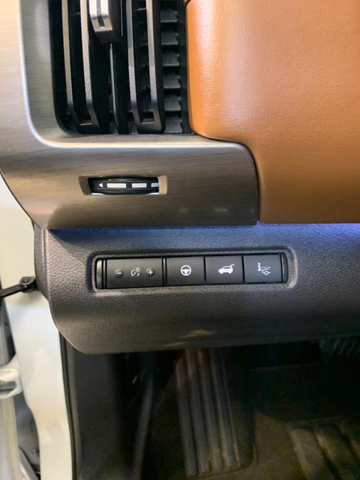 2022 Nissan Pathfinder Platinum 4WD photo