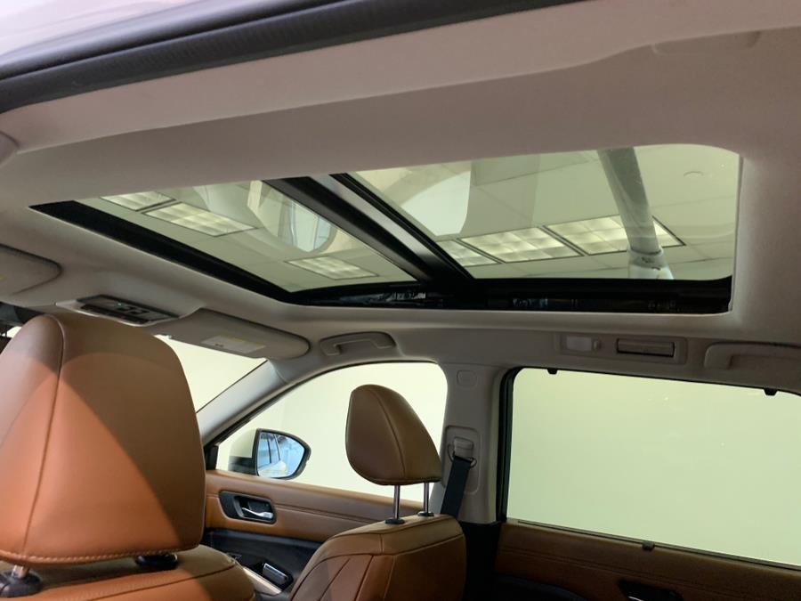2022 Nissan Pathfinder Platinum 4WD photo