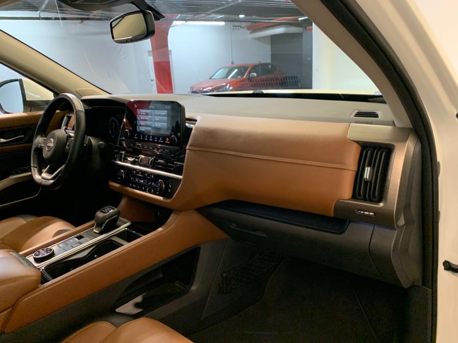 2022 Nissan Pathfinder Platinum 4WD photo