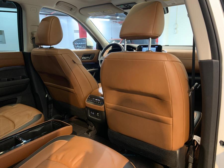 2022 Nissan Pathfinder Platinum 4WD photo