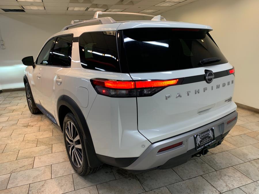 2022 Nissan Pathfinder Platinum 4WD photo