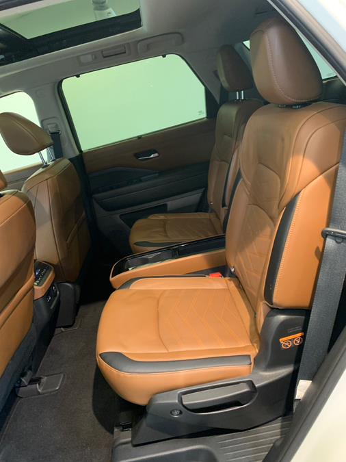 2022 Nissan Pathfinder Platinum 4WD photo