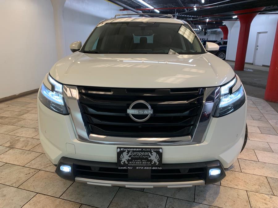 2022 Nissan Pathfinder Platinum 4WD photo