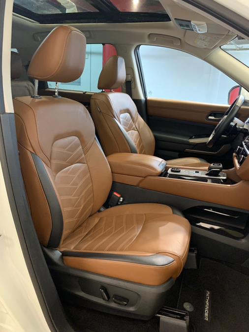 2022 Nissan Pathfinder Platinum 4WD photo