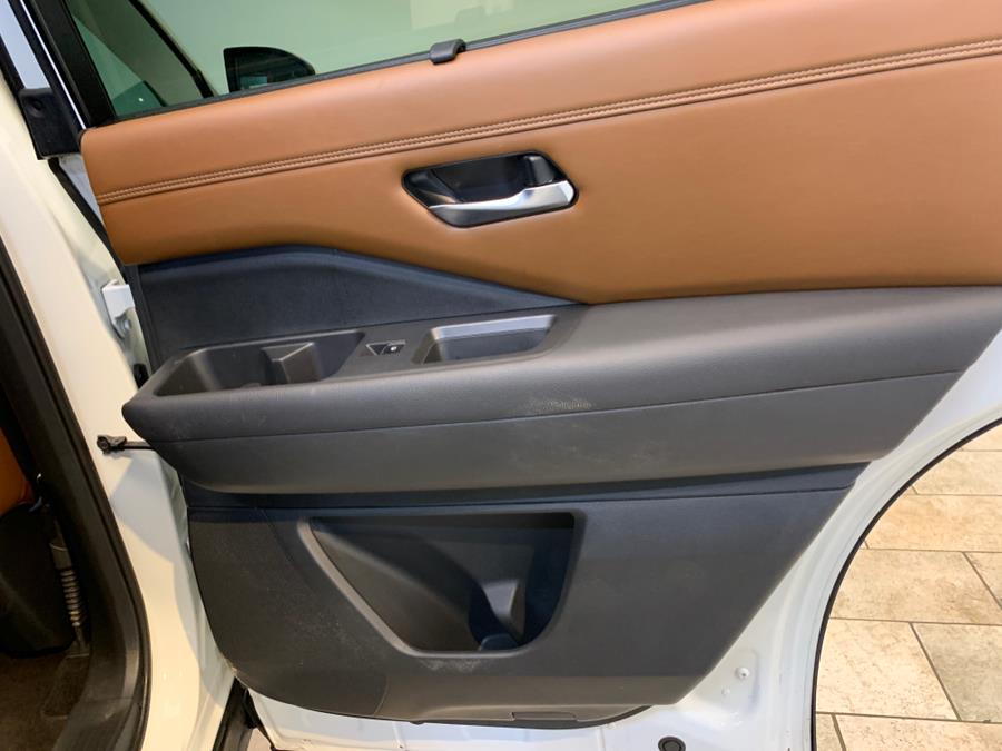 2022 Nissan Pathfinder Platinum 4WD photo