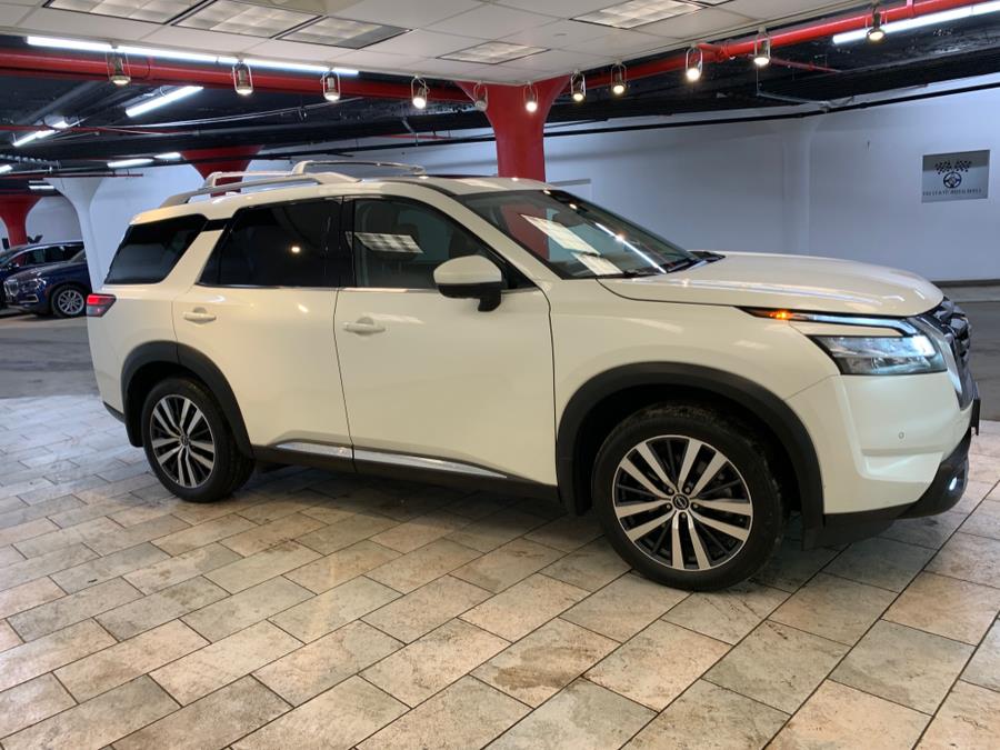 2022 Nissan Pathfinder Platinum 4WD photo