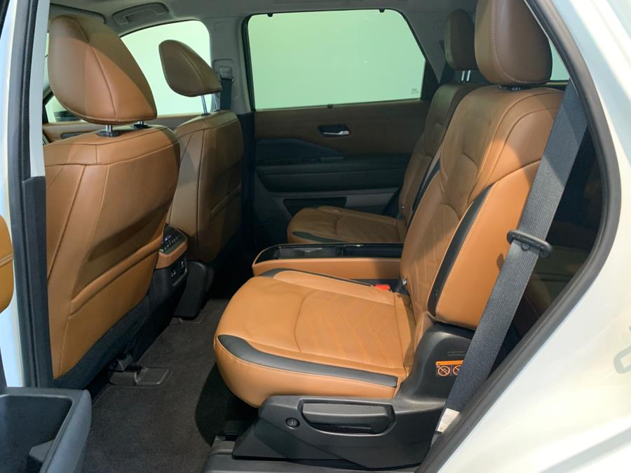 2022 Nissan Pathfinder Platinum 4WD photo