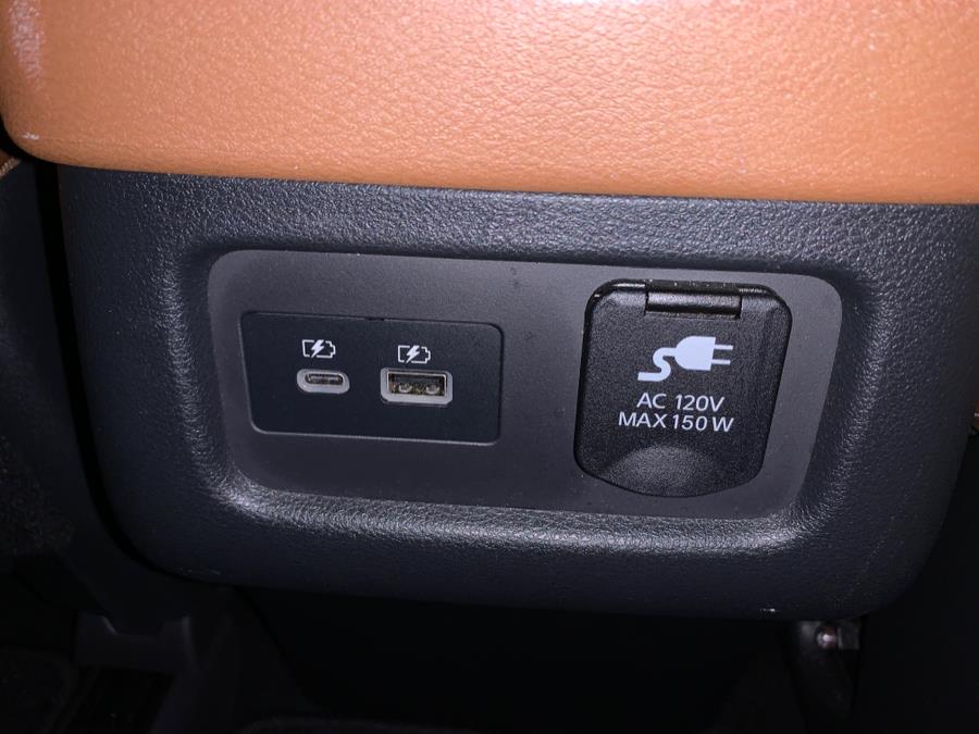 2022 Nissan Pathfinder Platinum 4WD photo