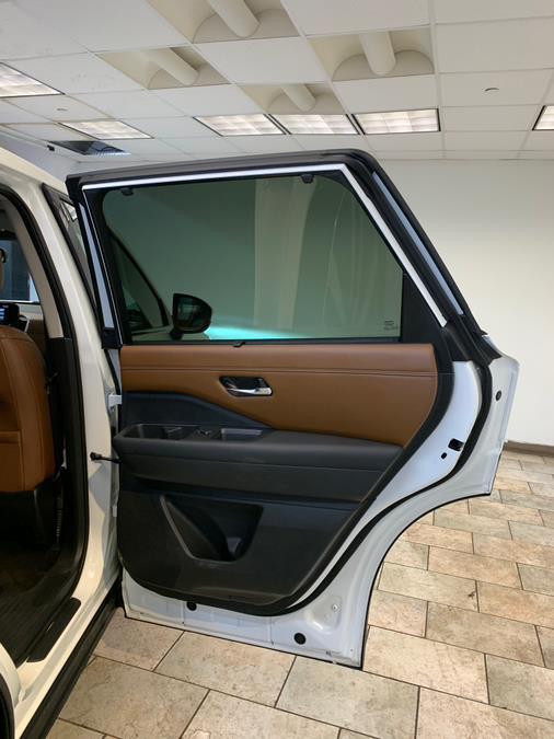 2022 Nissan Pathfinder Platinum 4WD photo